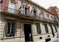 Puerta de entrada al Palacio Provincial de Navarro Rodrigo